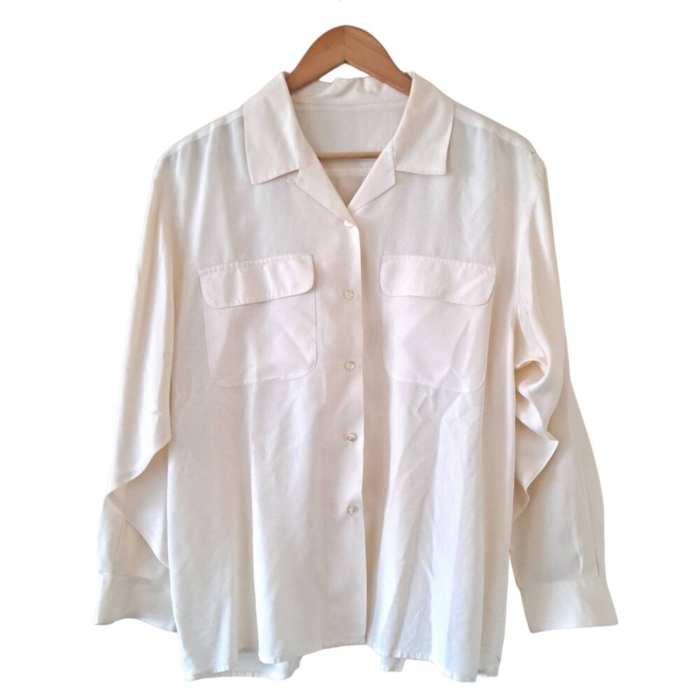 Ivory Long Sleeve Notched Collared Blouse w/ 2 Large Chest Pockets (Like XXL)